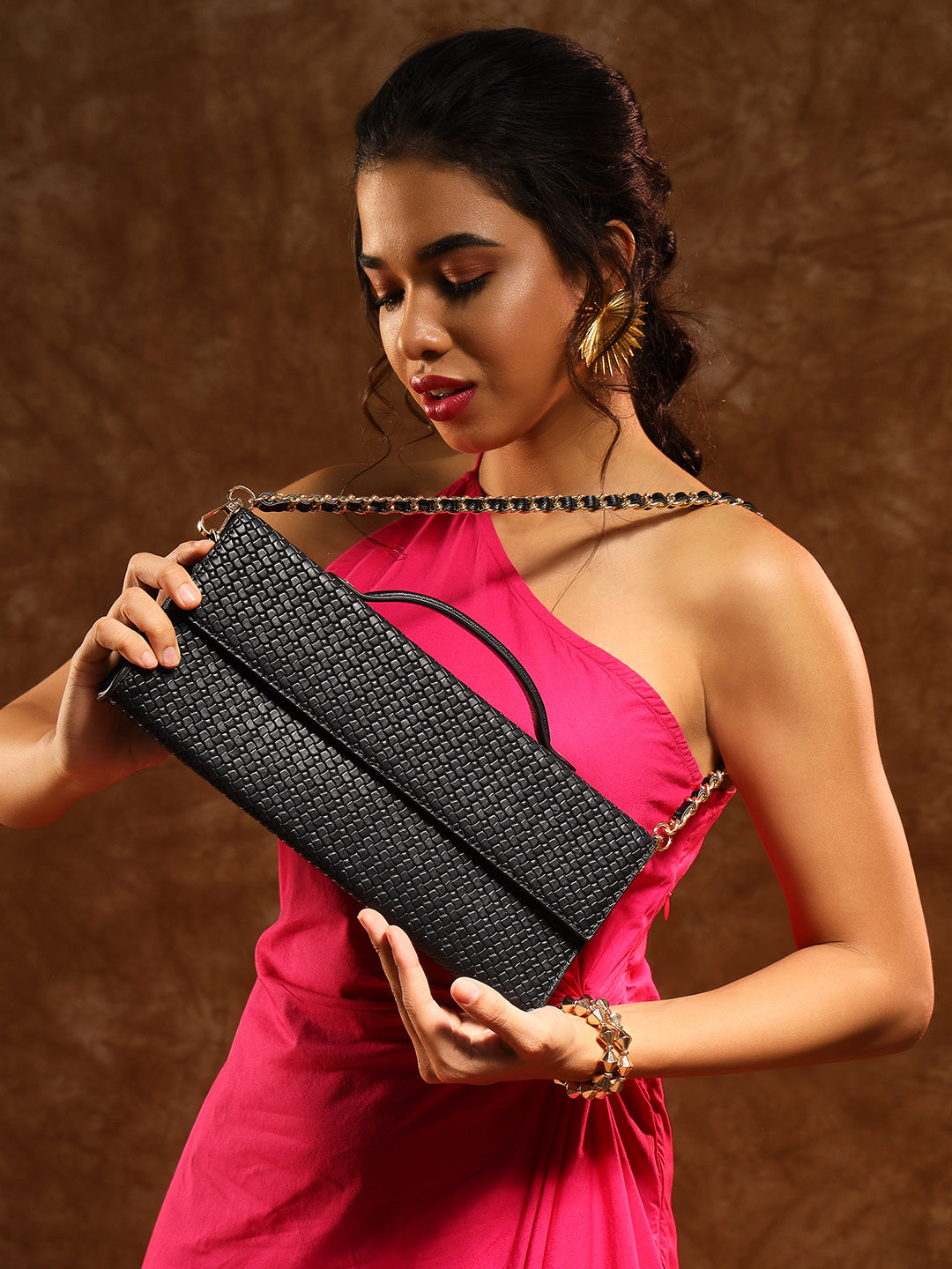 Box Clutch Sling (Black Quilted)