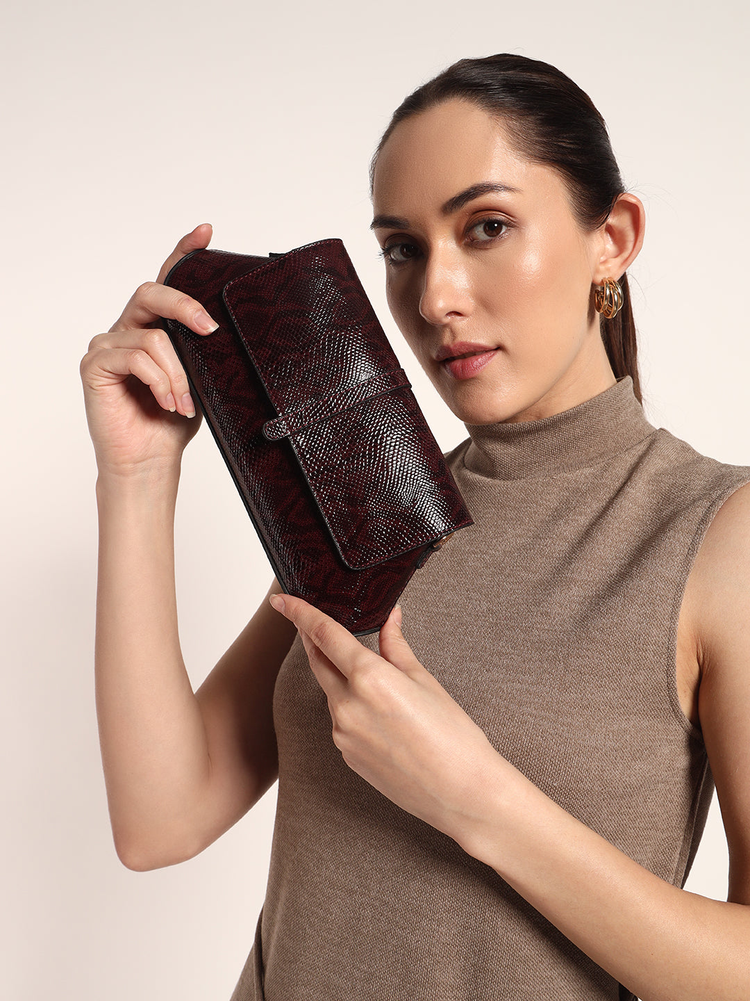 Bella Clutch Sling Wine